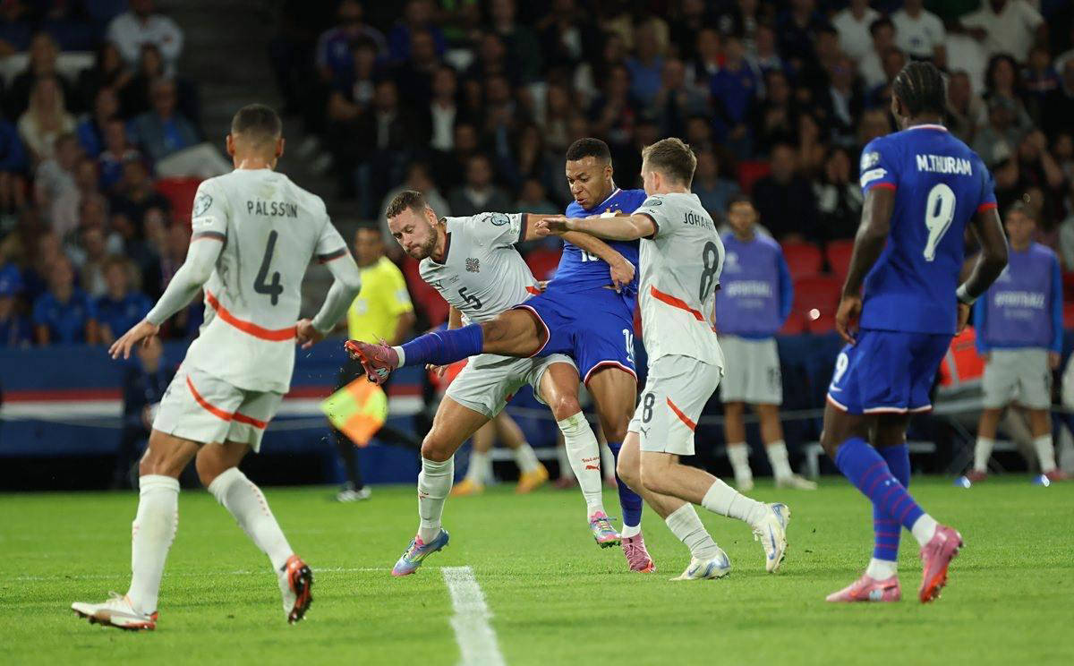 亚洲杯男篮焦点战火热（男篮亚洲杯焦点对决正酣）