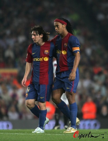 弗里克球员时期曾访诺坎普，随队击败克鲁伊夫麾下阿贾克斯（弗里克球员时代曾做客诺坎普，随队击败克鲁伊夫执教的阿贾克斯）