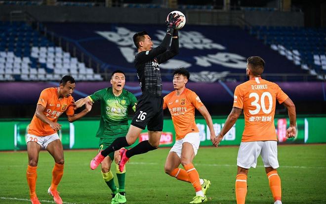 皇马0-2塞尔塔更衣室失控，阿隆索帅位岌岌可危（0-2不敌塞尔塔，皇马更衣室失序，阿隆索帅位告急）