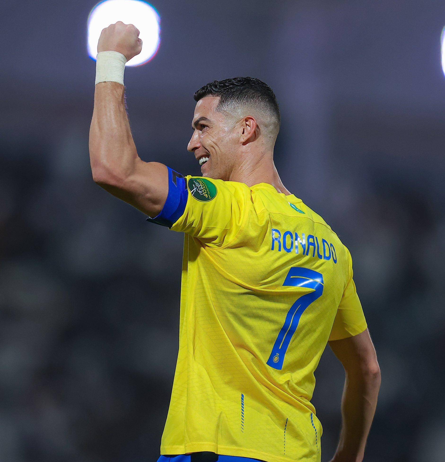 半场战报：本菲卡0-0勒沃库森，奥塔门迪中柱（半场速讯：本菲卡与勒沃库森互交白卷，奥塔门迪中柱憾失良机）