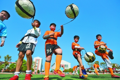 津门虎将在11月16日举办年票球迷开放日活动，共100个名额（津门虎11月16日举行年票球迷开放日，限额100名）