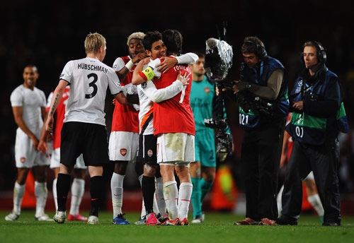 上汽旗下新能源品牌智己汽车赞助中国香港队，赞助费超100万（上汽旗下新能源品牌智己汽车成中国香港队赞助商，赞助金额逾百万元）