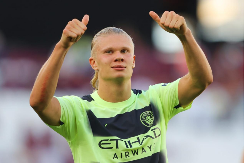 曼联客场险胜切尔西红魔重回榜首（曼联客场险胜切尔西，红魔重登积分榜首）