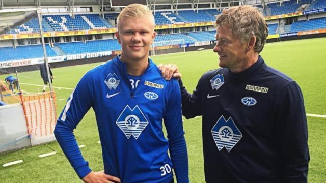 黄希扬：向余望在国奥遭受巨大质疑，归队后每个人都在鼓励他（黄希扬：向余望在国奥饱受质疑，回归后得到全队鼓励）