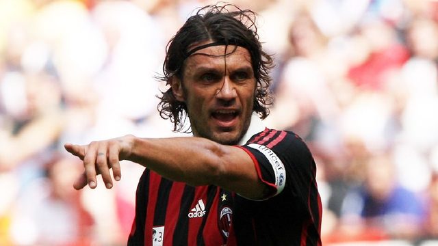 篮球湖人球员训练营全程记录公开（洛杉矶湖人球员训练营全程纪实发布）