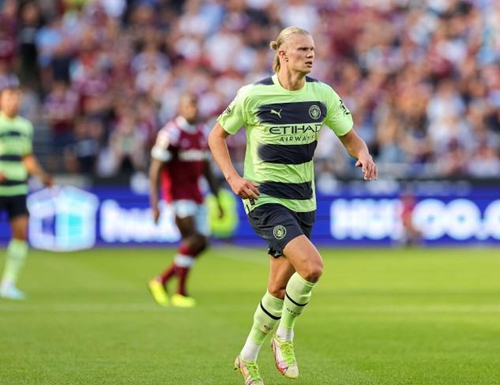 媒体人：成都蓉城一年三换董事长，新一任在走流程了（媒体人称成都蓉城一年内第三次更换董事长，新任人选正按流程推进）