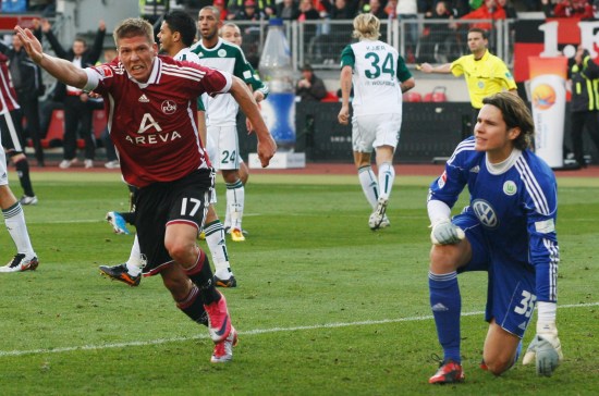 詹姆斯时隔14年再次来蓉，现场表白“我太爱成都了”，球迷冒雨齐聚万象城集体高呼“LBJ”（阔别14年詹姆斯再访成都：现场告白“太爱成都”，万象城球迷冒雨齐喊“LBJ”）